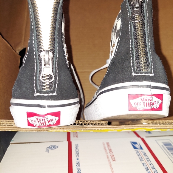 Vans Sk8-Hi Zip Disney Mickey Mouse Size 4 Host Pick! - Picture 3 of 9